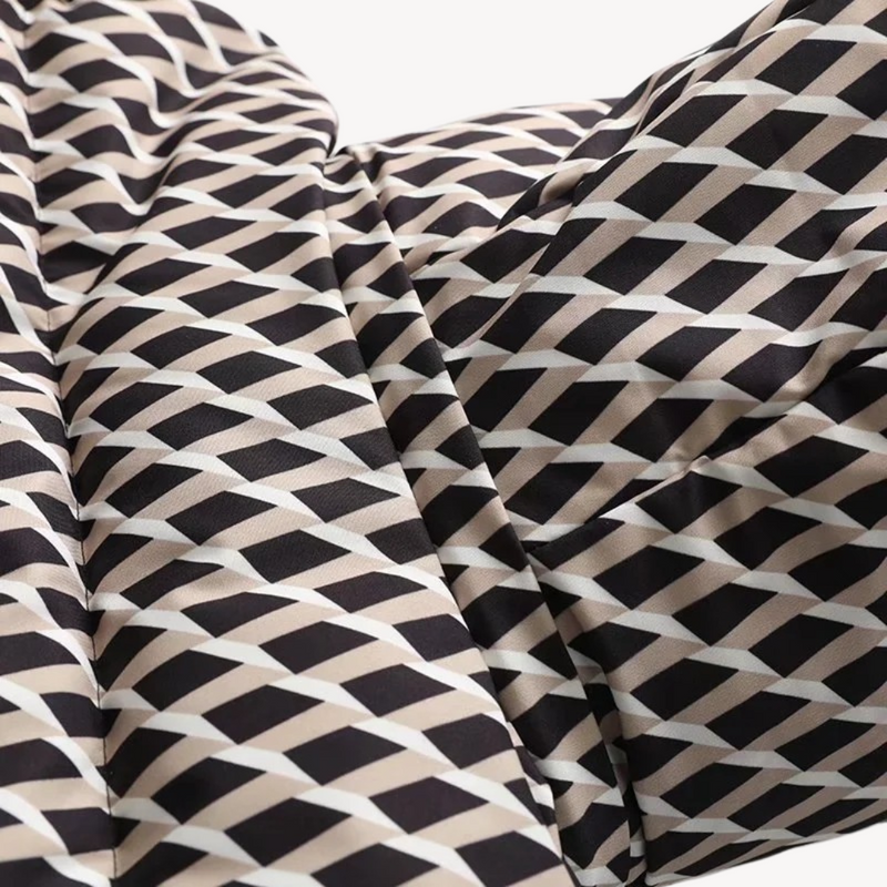 Puffer z Kapturem i Paskiem | Pikowana Kurtka we Wzór Graficzny dla kobiet