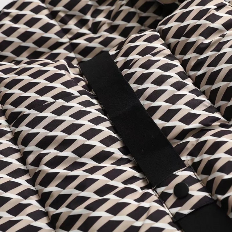 Puffer z Kapturem i Paskiem | Pikowana Kurtka we Wzór Graficzny dla kobiet