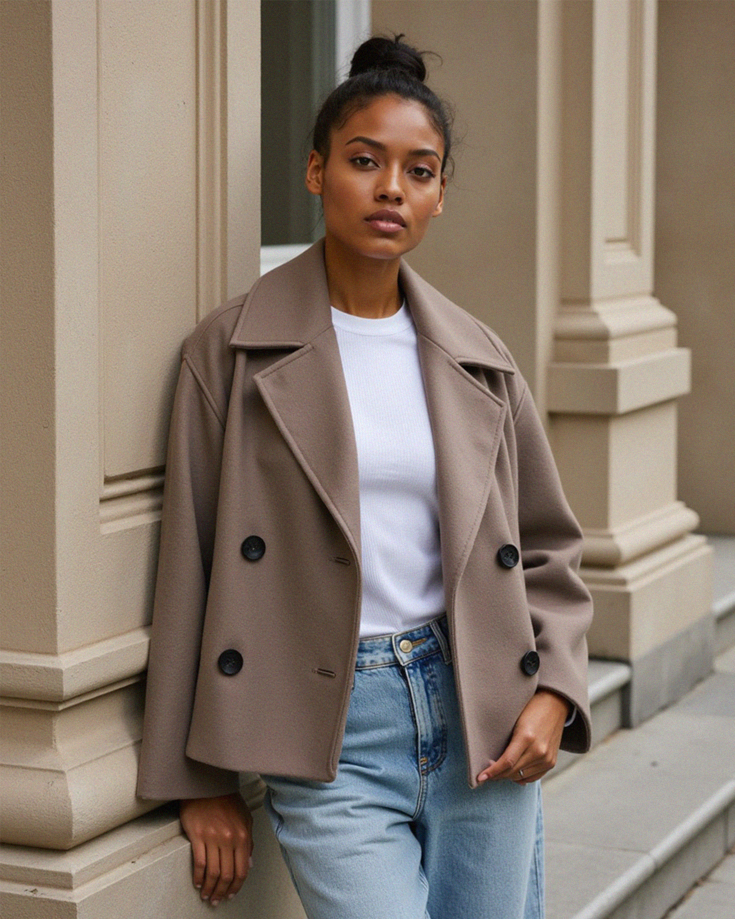 Kobieta strukturalna krótka kurtka z podwójnym zapięciem na guziki z przodu